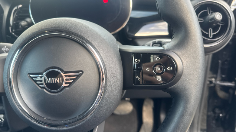 MINI Hatchback 135kW Cooper S Level 2 33kWh 3dr Auto Electric Hatchback